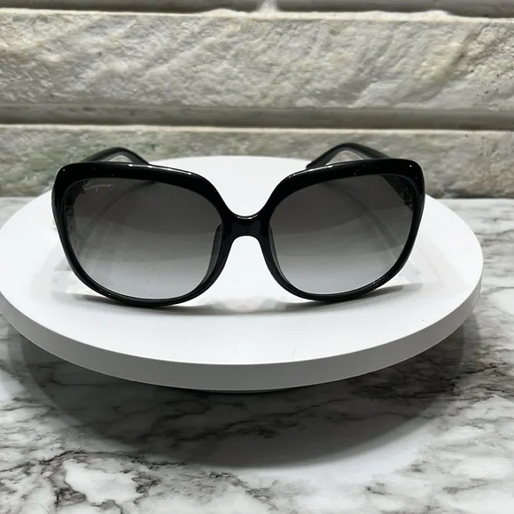 SALVATORE FERRAGOMO BLACK SUNGLASSES NWT - Picture 1 of 16